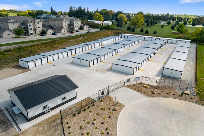 Plus de détails pour 3556 Marnie Ave, Waterloo, IA - Spécialité à vendre