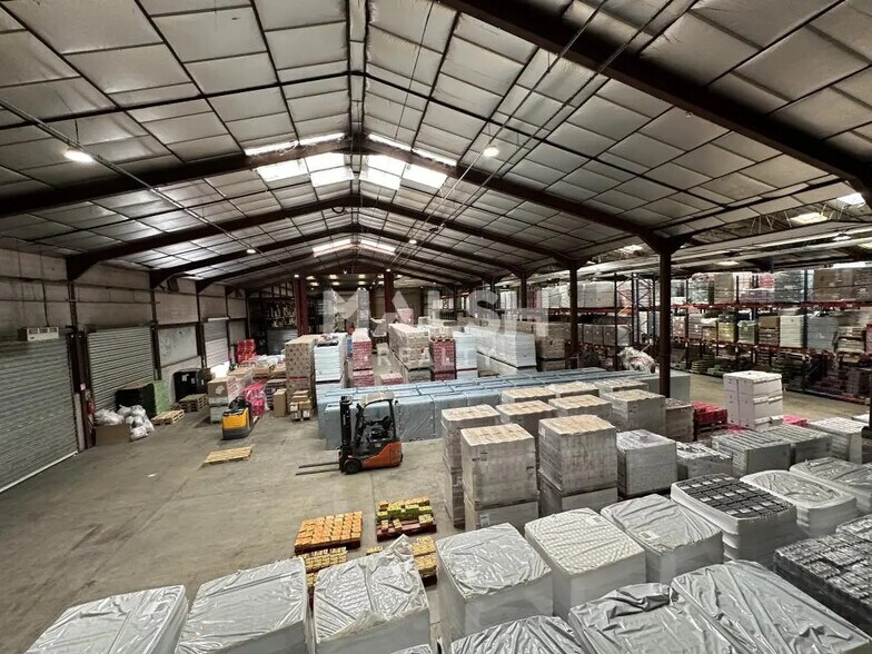 Office in Châteauvilain for lease - Interior Photo - Image 2 of 22