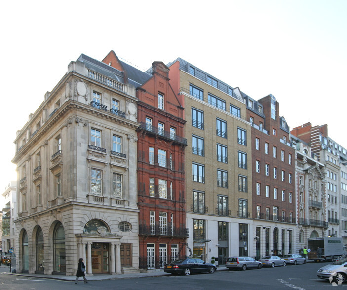 26 St. James's Sq, London à louer - Photo du bâtiment - Image 2 de 7