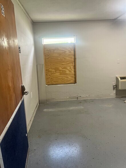 8060 Stinson St, Milan, TN à vendre - Photo intérieure - Image 3 de 16