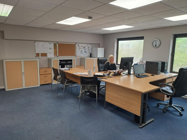Little Mundells, Welwyn Garden City for lease - Building Photo - Image 2 of 5