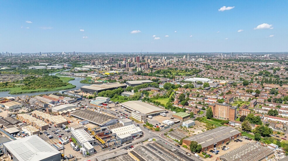 3-5 Thames Rd, Barking à louer - Photo du bâtiment - Image 1 de 4