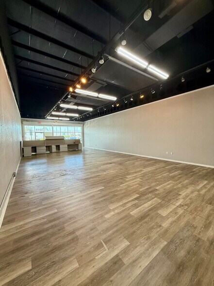 5011-5047 Ulmerton Rd, Clearwater, FL à louer - Photo du bâtiment - Image 3 de 9