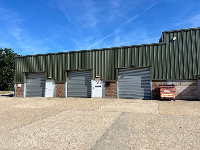 Units 2 & 3 Eastlands Park Farm, Warninglid Ln, Horsham à louer - Photo du bâtiment - Image 2 de 3