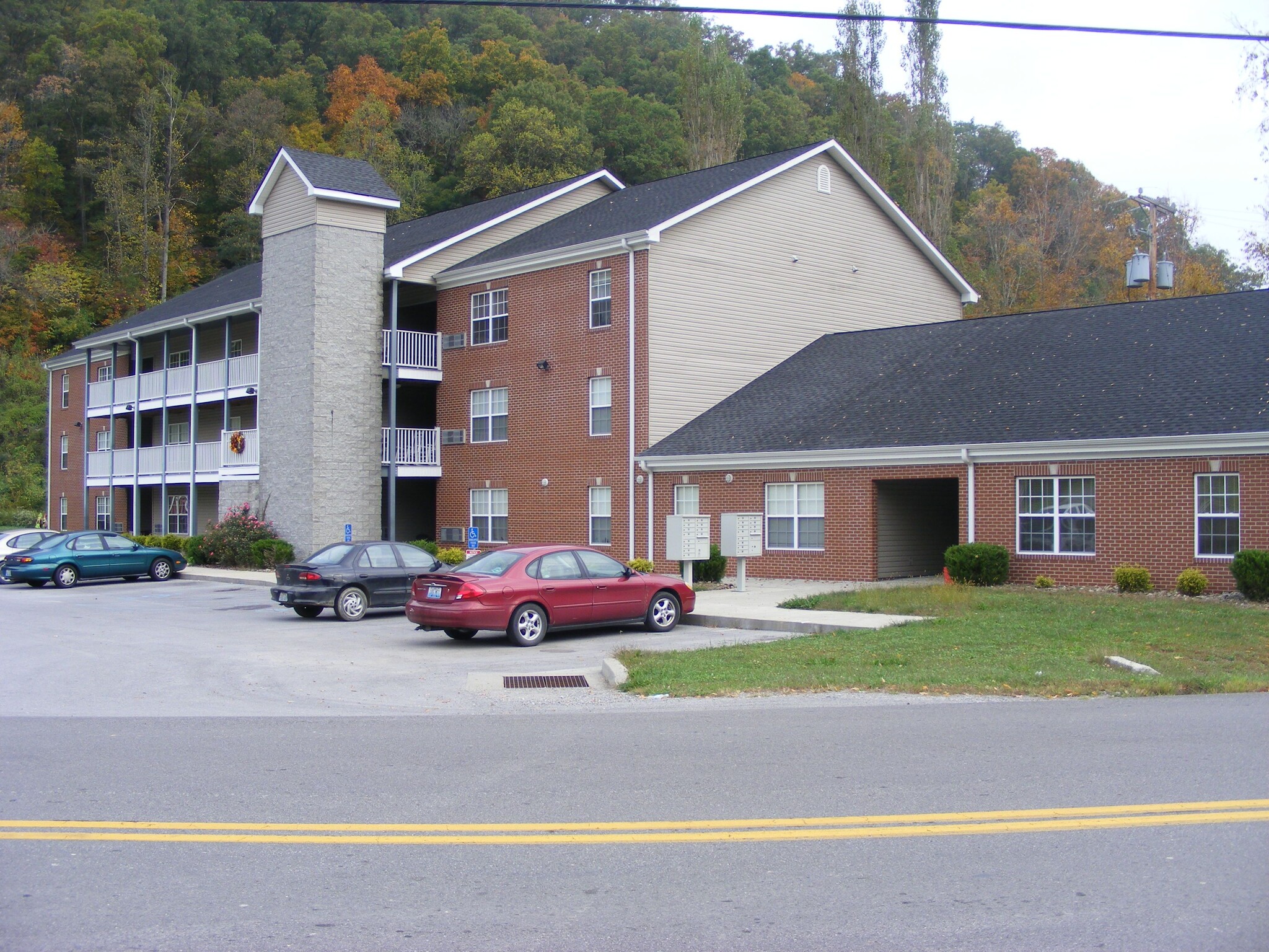 77 Nichols St, Inez, KY à vendre Photo principale- Image 1 de 1