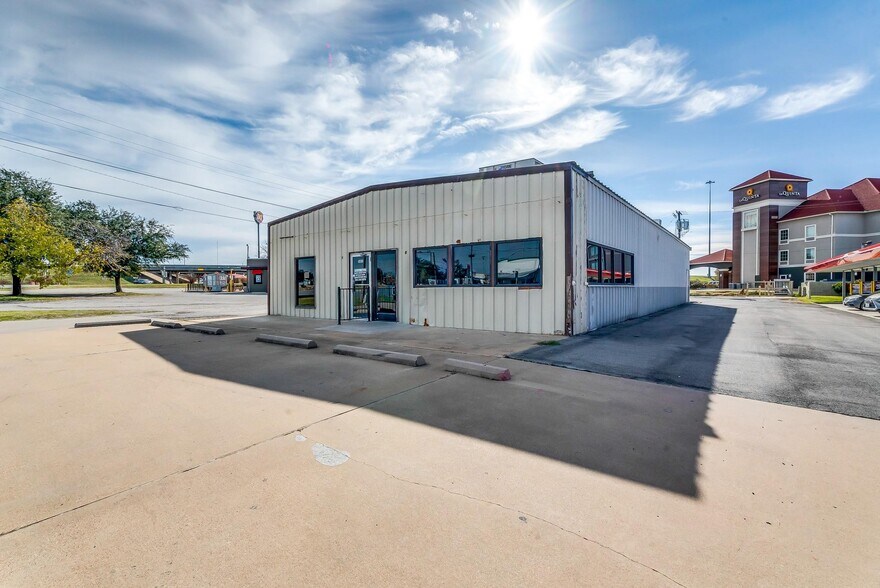 1481 E Main St, Eastland, TX à vendre - Photo principale - Image 1 de 11