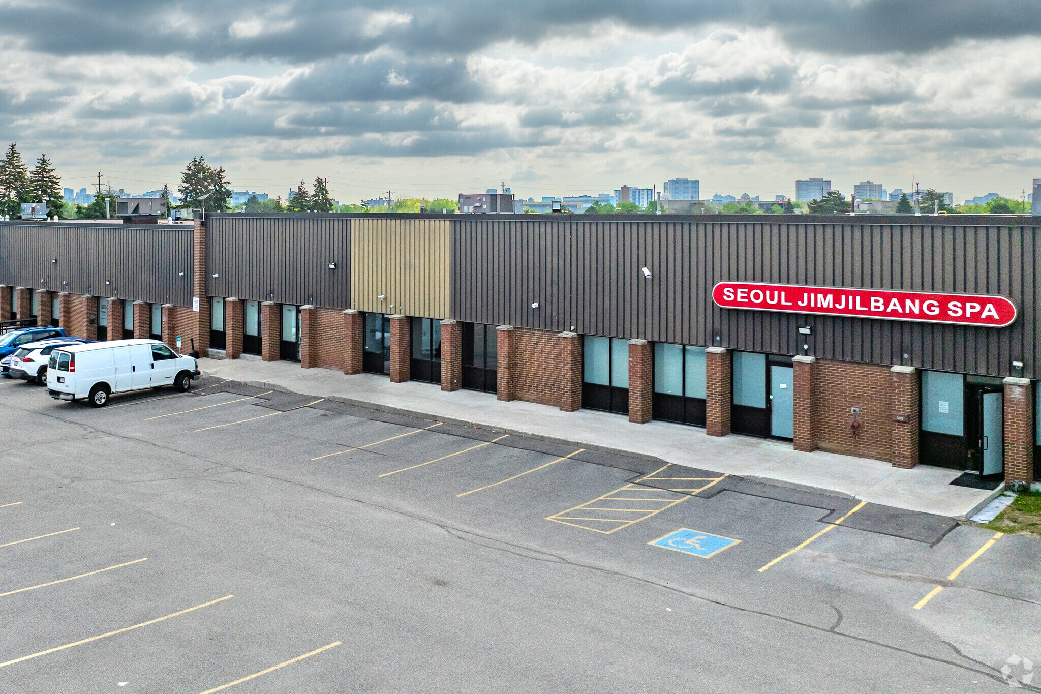 360-382 Magnetic Dr, Toronto, ON à louer Photo principale- Image 1 de 3