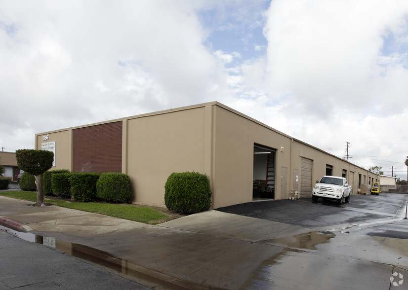 1366 Logan Ave, Costa Mesa, CA for lease - Building Photo - Image 2 of 9