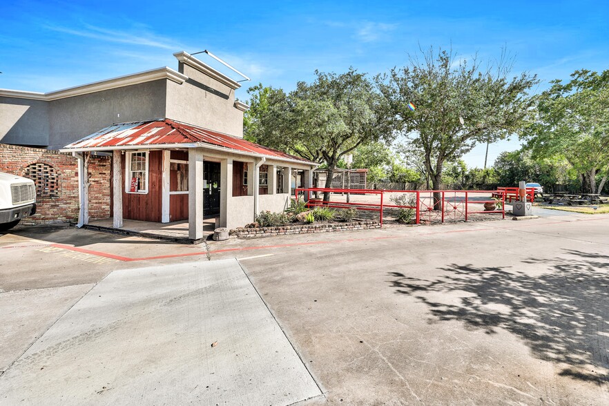 6915 Spencer Hwy, Pasadena, TX for lease - Building Photo - Image 1 of 23