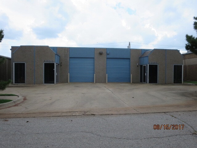 3200-3202 Teakwood Ave, Edmond, OK for sale - Building Photo - Image 3 of 4