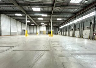 Industrial in Moissy-Cramayel for lease Interior Photo- Image 2 of 6