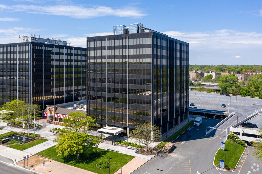 411 Hackensack Ave, Hackensack, NJ à louer - Photo du bâtiment - Image 2 de 13