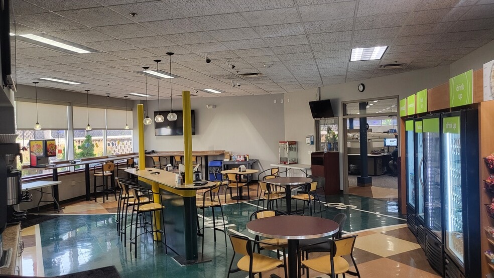 5720 Bandel Rd NW, Rochester, MN à vendre - Photo du bâtiment - Image 3 de 4