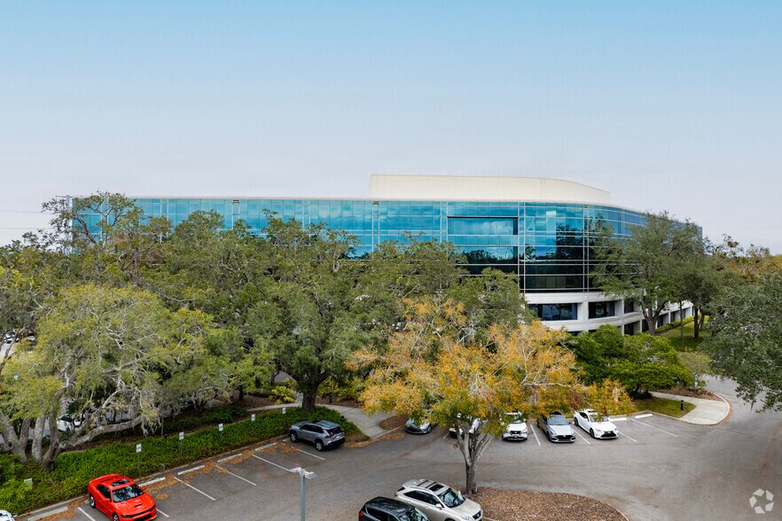 8875 Hidden River Pkwy, Tampa, FL à louer - Photo du bâtiment - Image 2 de 10