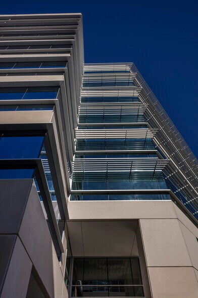 10713 W Sam Houston Pky N, Houston, TX à louer - Photo du bâtiment - Image 3 de 10