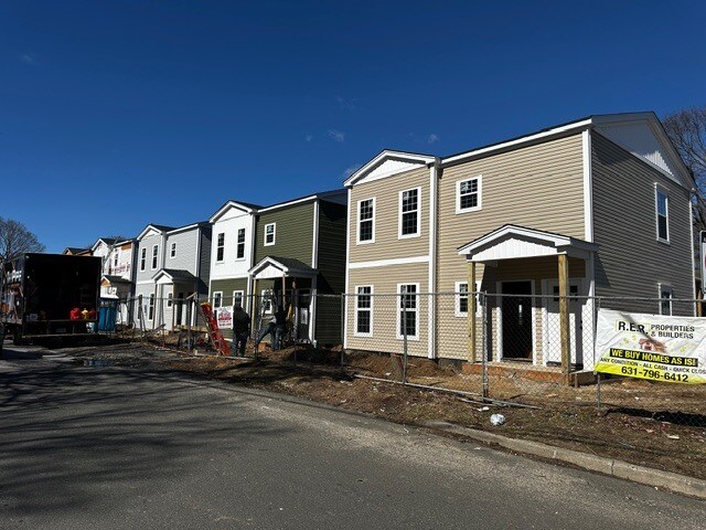 7 Patton Ave, Wyandanch, NY for sale Primary Photo- Image 1 of 5