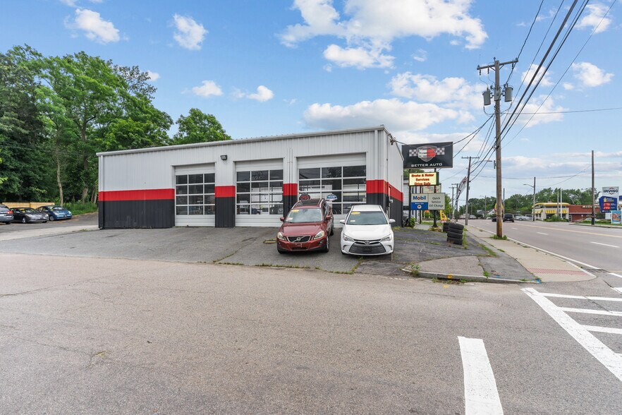 Washington Street Auto Center portefeuille de 2 propriétés à vendre sur LoopNet.ca - Photo du bâtiment - Image 1 de 10