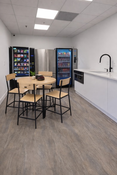 11820 Miramar Pky, Miramar, FL for lease - Interior Photo - Image 2 of 15