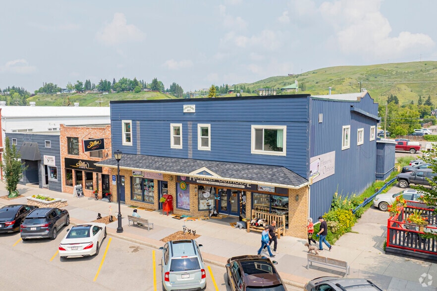 312 1st St W, Cochrane, AB for lease - Primary Photo - Image 1 of 3