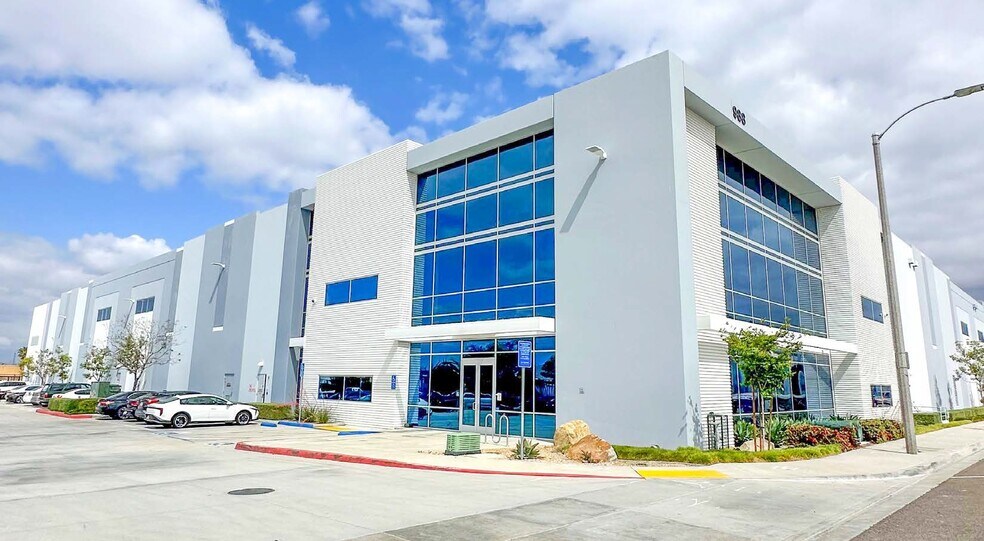 988 S Washington Ave, San Bernardino, CA à louer - Photo du bâtiment - Image 1 de 5
