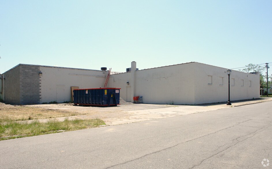 2453 Elmwood Ave, Kenmore, NY à vendre - Photo du bâtiment - Image 2 de 3