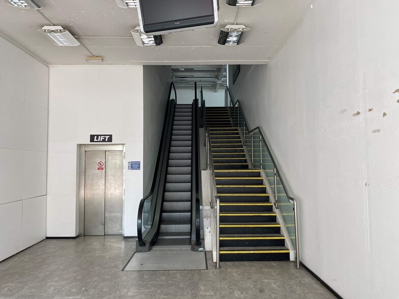 27 Carr St, Ipswich à louer - Photo du bâtiment - Image 3 de 8