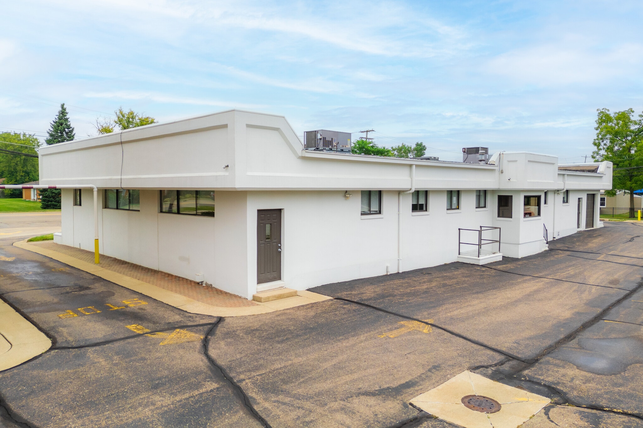 31333 W Thirteen Mile Rd, Farmington Hills, MI for lease Building Photo- Image 1 of 7