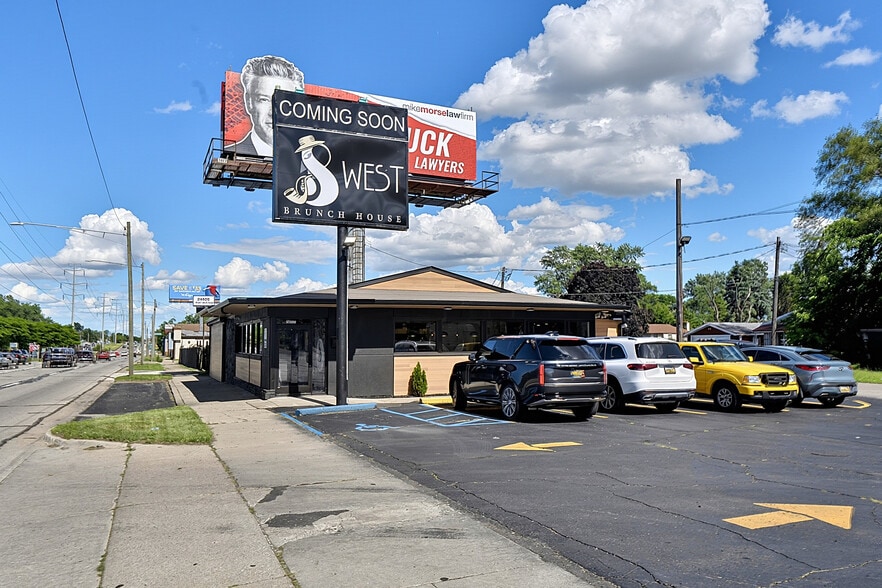 24737 W 8 Mile Rd, Detroit, MI for sale - Building Photo - Image 2 of 23