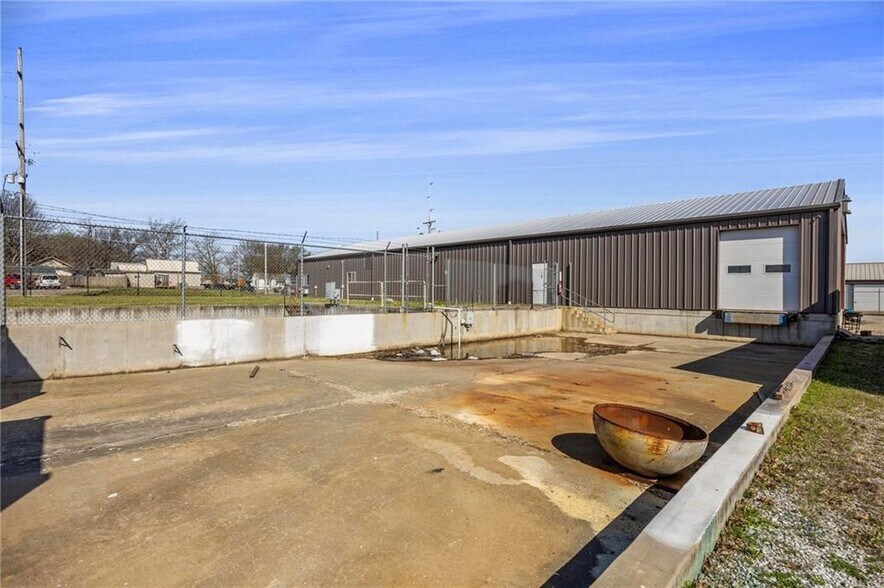 305 S Joplin St, Pittsburg, KS for sale - Building Photo - Image 2 of 14