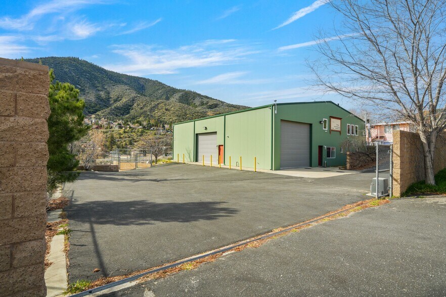 3212 Mt Pinos Way, Frazier Park, CA à vendre - Photo du bâtiment - Image 2 de 28