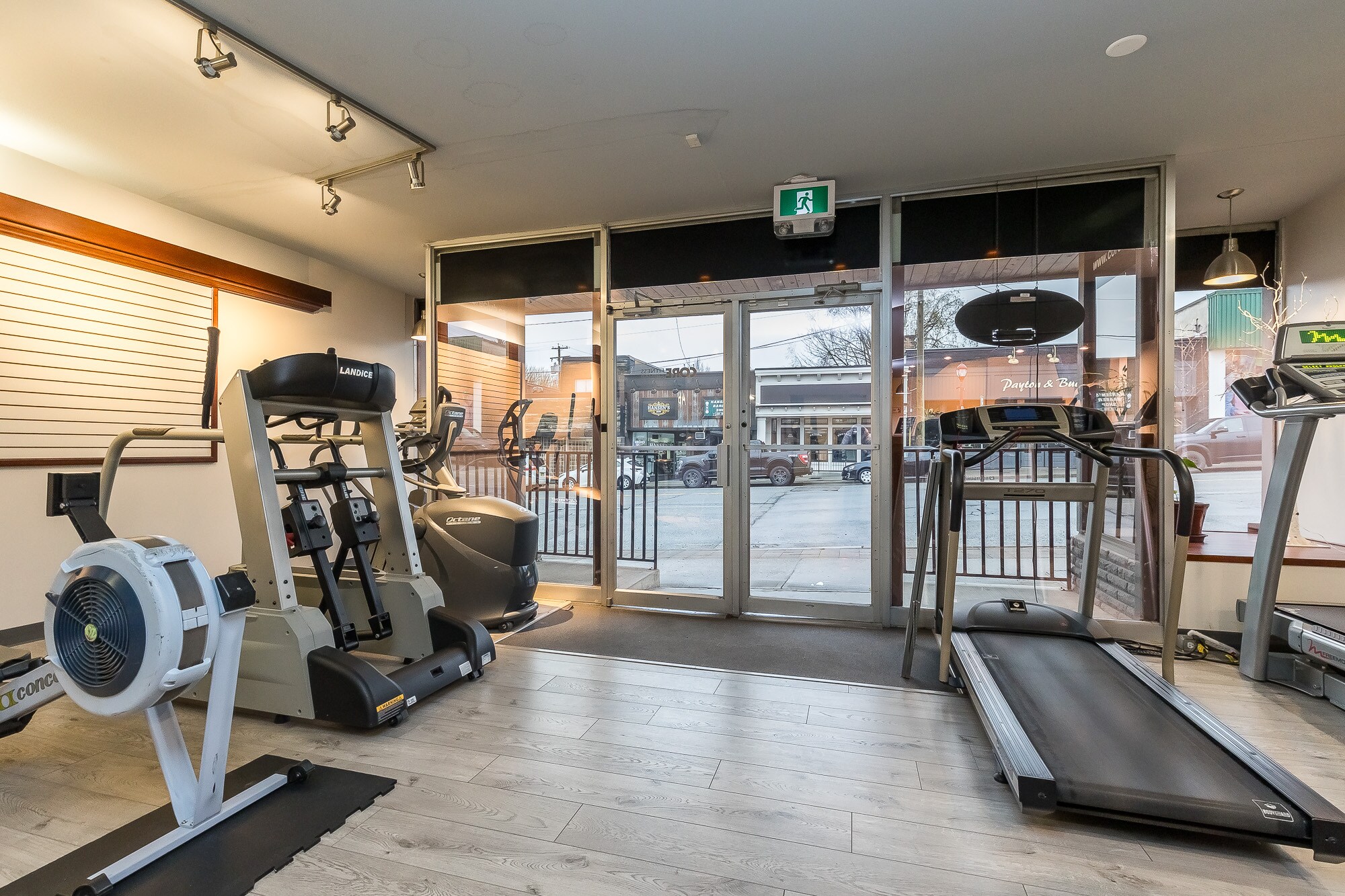 33725 Essendene Ave, Abbotsford, BC à vendre Photo du bâtiment- Image 1 de 33