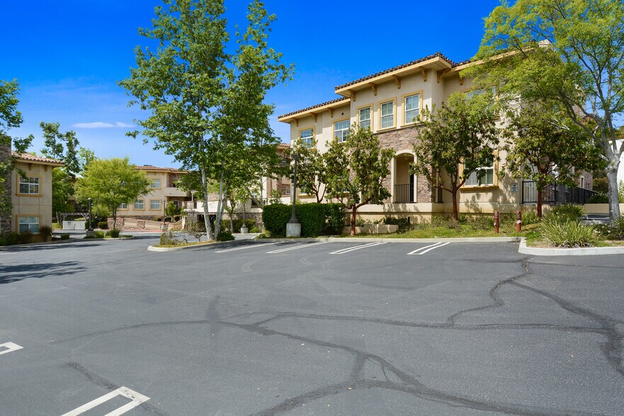 5018 Chesebro Rd, Agoura Hills, CA à vendre - Photo du bâtiment - Image 3 de 27