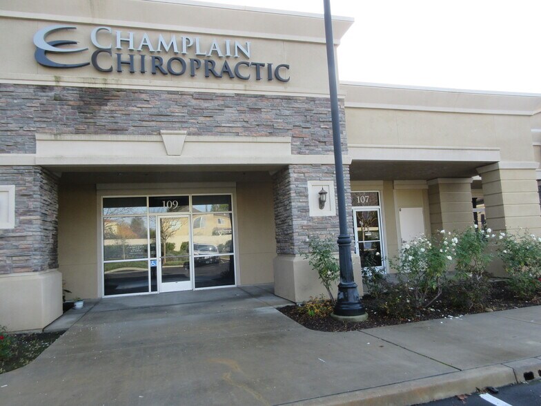 1050 E Perrin Dr, Fresno, CA à louer - Photo du bâtiment - Image 2 de 13