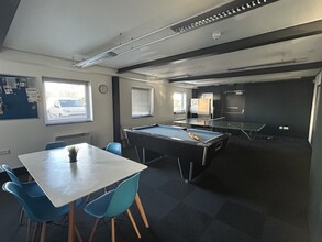 Pine Ct, Swindon for lease Interior Photo- Image 2 of 3