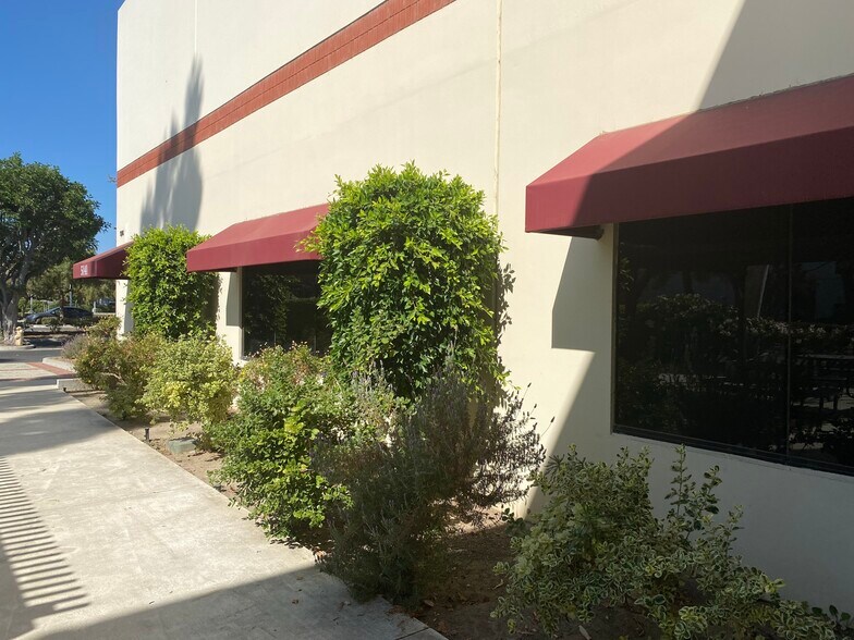5141-5171 Verdugo Way, Camarillo, CA à louer - Photo du bâtiment - Image 2 de 3