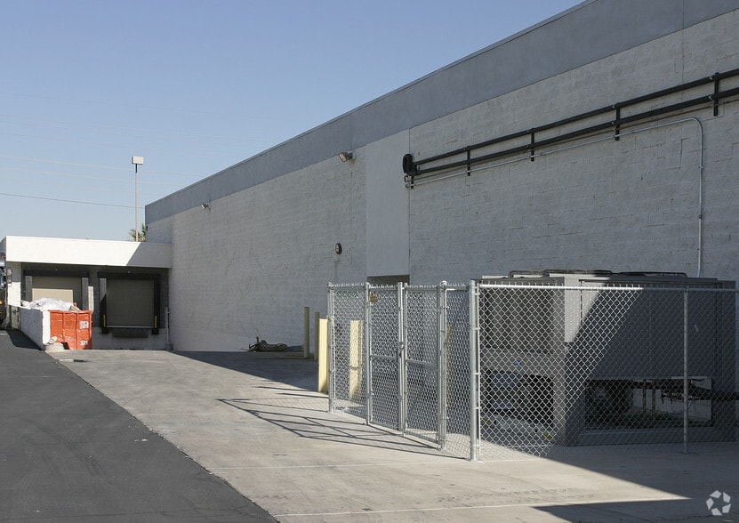 5811-5965 W Sahara Ave, Las Vegas, NV for lease - Building Photo - Image 3 of 11