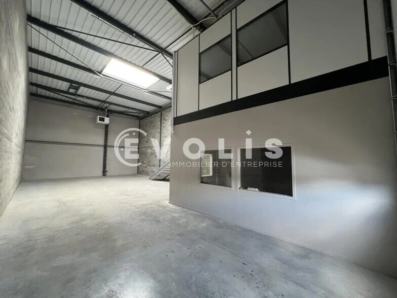 Flex in Genas for lease - Interior Photo - Image 3 of 14