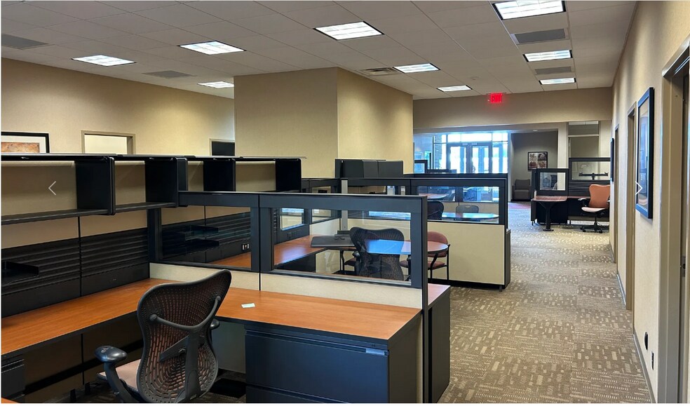 5572 Russellville Rd, Bowling Green, KY à vendre - Photo du bâtiment - Image 2 de 14