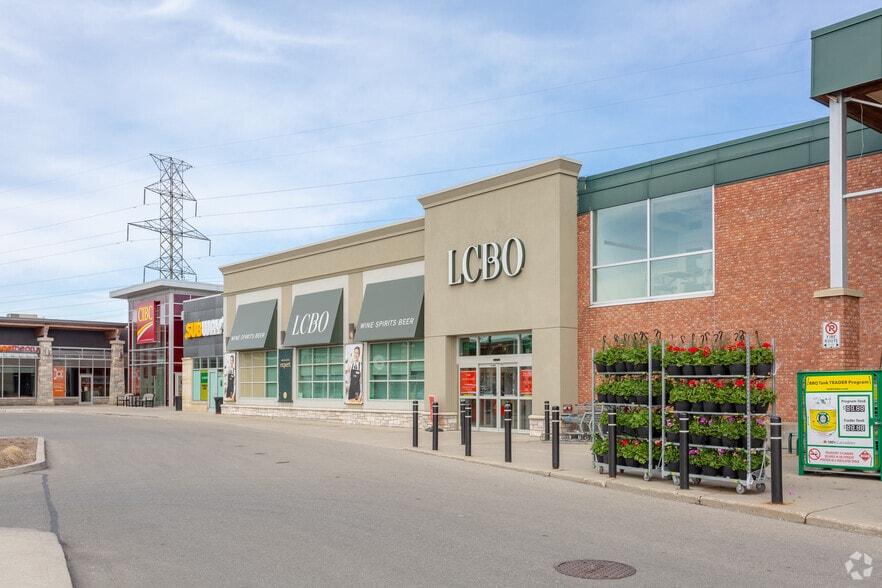 450 Columbia St W, Waterloo, ON à louer - Photo du bâtiment - Image 2 de 9
