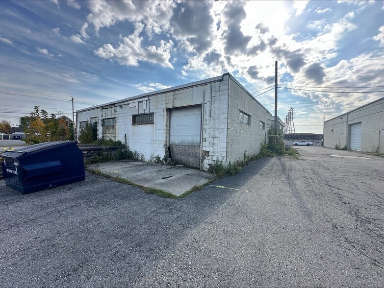 2250 Military Rd, Tonawanda, NY à vendre - Photo du bâtiment - Image 2 de 18