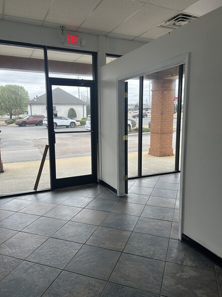 605 Carriage House Dr, Jackson, TN for lease - Building Photo - Image 2 of 7