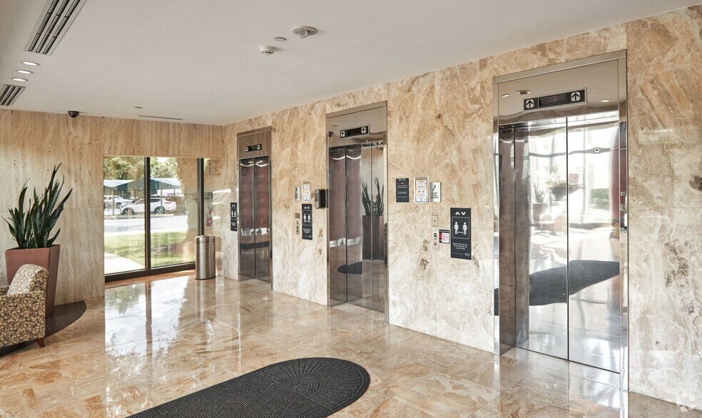 3300 Pga Blvd, Palm Beach Gardens, FL for lease - Lobby - Image 2 of 19
