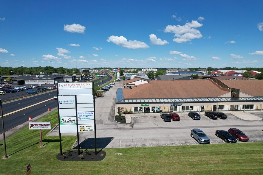 3301 N Everbrook Ln, Muncie, IN à louer - Photo du bâtiment - Image 2 de 9