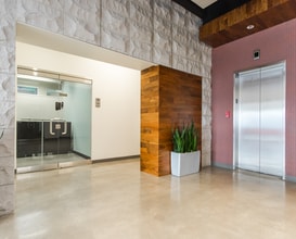 4228 N Central Expy, Dallas, TX à louer Photo du bâtiment- Image 1 de 3