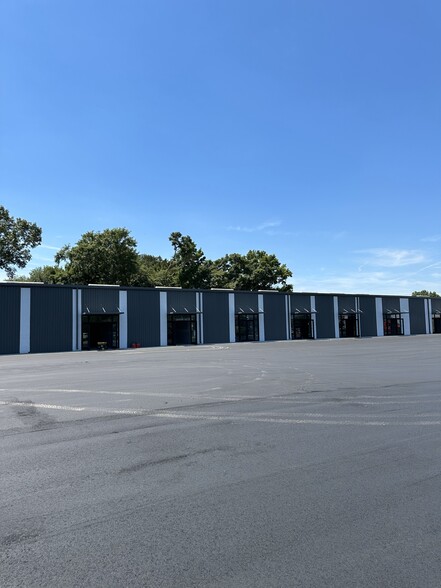 5660 Rivers Ave, North Charleston, SC for lease - Building Photo - Image 3 of 6