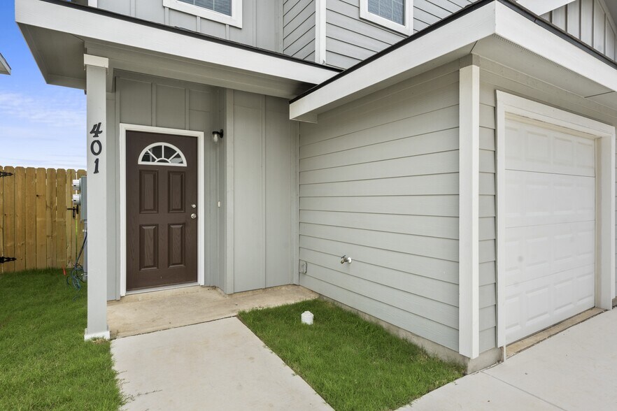 8015 Dial Ike Dr, San Antonio, TX à vendre - Photo du bâtiment - Image 2 de 22