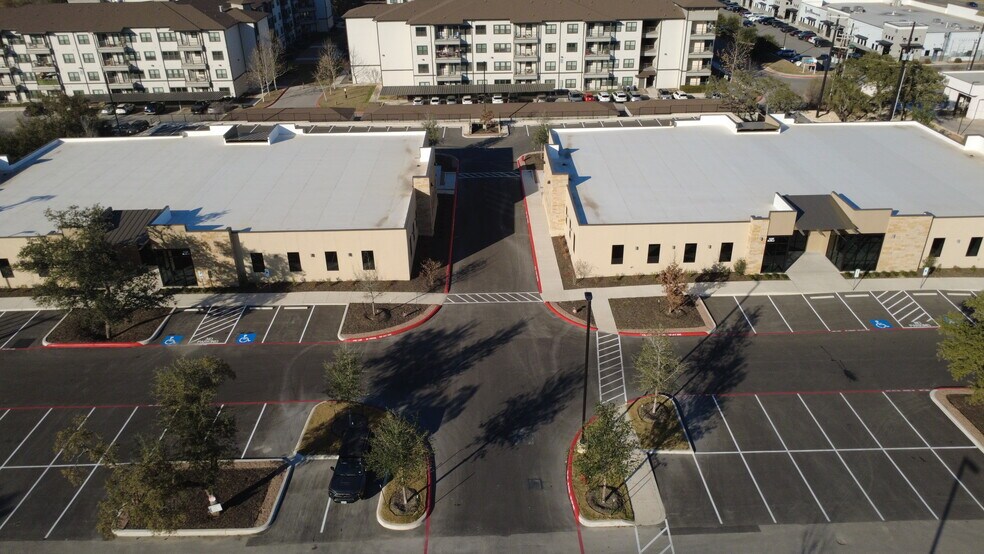 11207 Wild Pine, San Antonio, TX à louer - Photo du bâtiment - Image 2 de 14