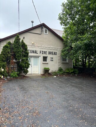 Plus de détails pour 708 N Division St, Peekskill, NY - Vente au détail à vendre