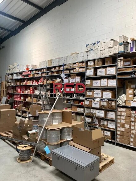 Industrial in Châteauneuf-le-Rouge for lease - Building Photo - Image 3 of 5