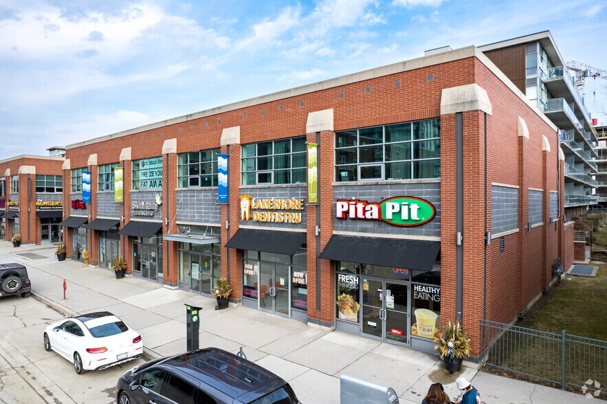 125 Lakeshore Rd E, Mississauga, ON à louer - Photo du bâtiment - Image 2 de 2